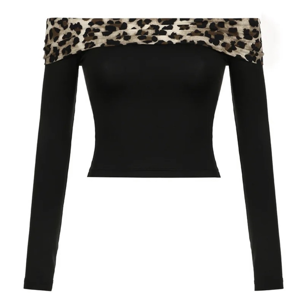 Off-shoulder design and bold leopard print Set